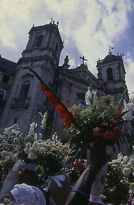 Série Bahia Antiga e Nova - Procissão de Lavagem do Bonfim e Igreja Nossa Senhora da Conceição da Praia (ao fundo)
