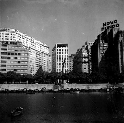 Panoramas, Praia do Flamengo, com Hotel Novo Mundo, à direita