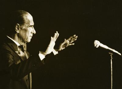 Mário Reis ao microfone