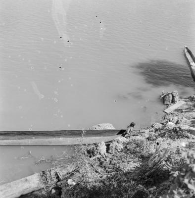 Embarcação com indígenas do povo Karajá