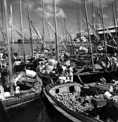 Embarcações na rampa e arredores do Mercado Modelo