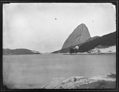 Vista do Pão de Açúcar; tomada da Praia do Flamengo