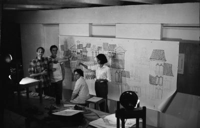 Construção de painel com Lena Coelho dos Santos, Luiz Carlos Ripper e outros alunos