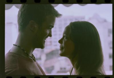 Anna Bodanzky com seu namorado