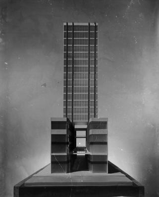 Maquete do arquiteto Maurício Tuck Schneider - prédio na rua José Paulino