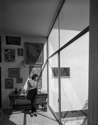 Lina Bo Bardi na Casa de Vidro