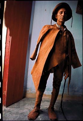 Série Sertões - Vaqueiro descansa após vaquejada