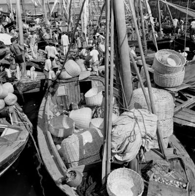 Embarcações na rampa e arredores do Mercado Modelo