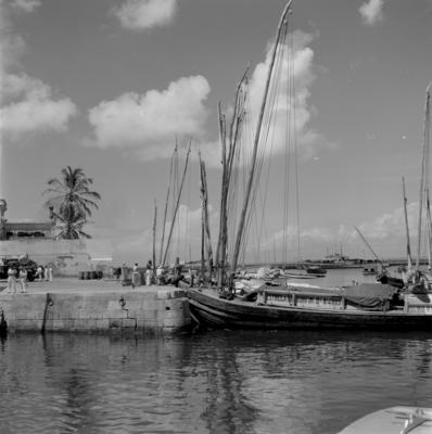 Embarcações na rampa e arredores do Mercado Modelo