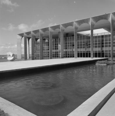 "O Meteoro", escultura de Bruno Giorgi