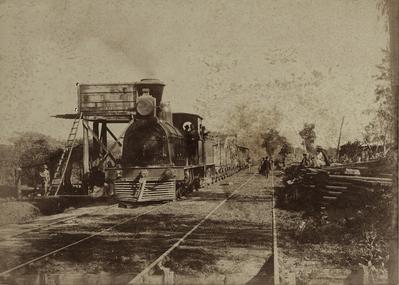 Trem em uma estação