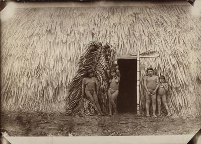 Família de indígenas do povo Apurinã