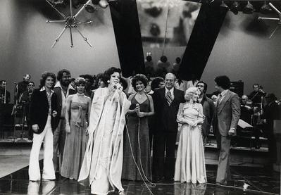 Elizeth Cardoso ao microfone