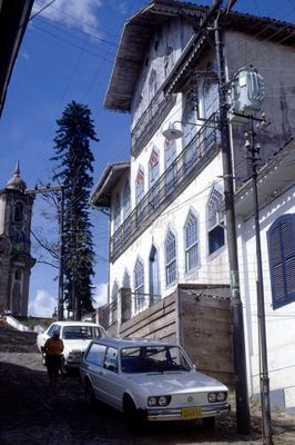 Sobrado, fronteiro ao Carmo