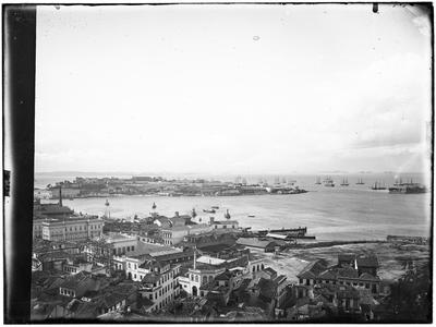 Panorama do centro do Rio, ao fundo a Ilha Fiscal