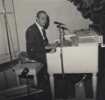 Dick Farney ao piano