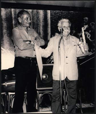 João de Barro com troféu