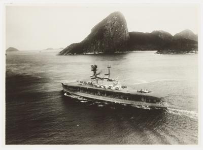 Navio HMS "EAGLE" e o Morro do Pão de Açúcar