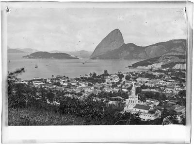 Vista do bairro do Flamengo, destaque para o morro do Pão de Açucar ao fundo