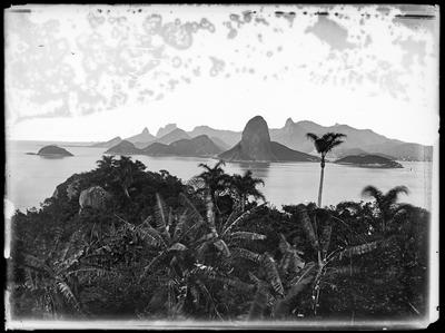 Entrada da Baía de Guanabara, ao fundo o Pão de Açúcar