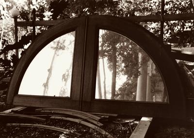 Arco de porta em madeira com espelho