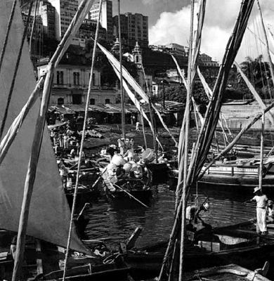 Embarcações na rampa e arredores do Mercado Modelo