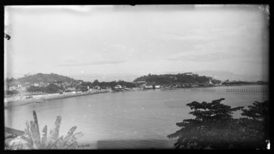 Bairros da Gória e Centro a partir da Rua do Russel; à direita, o Morro do Castelo
