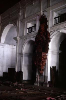 Igreja de Santo Alexandre - púlpito e capelas laterais