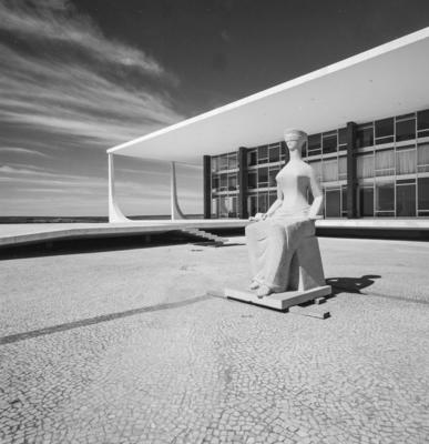 "A Justiça", escultura de Alfredo Ceschiatti