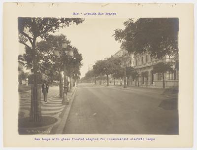 Avenida Rio Branco - substituição da iluminação a gás por lâmpadas incandescentes