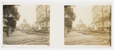 Praça Floriano, Cinelândia; ao fundo, o Palácio Monroe