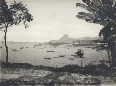 Morro do Castelo, ponta do Calabouço e morro do Pão de Açucar; vistos da Ilha das Cobras