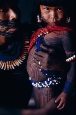 Série Xingu - Homem e criança do povo Txucarramãe