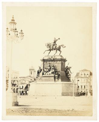 Estátua de D. Pedro I no largo do Rócio