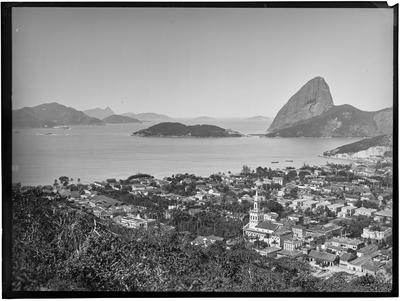 Vista do bairro do Flamengo, detaque para o morro do Pão de Açucar ao fundo