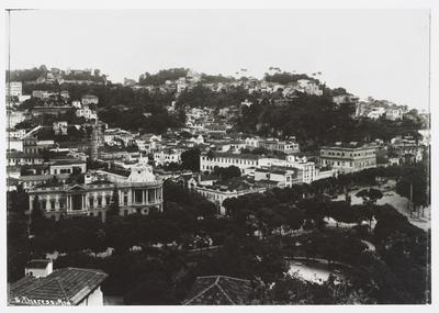 Bairro de Santa Teresa; a partir da praça Nossa Senhora da Glória