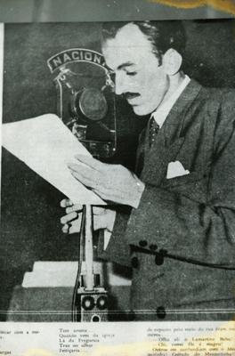 Lamartine Babo ao microfone (reprodução de periódico)