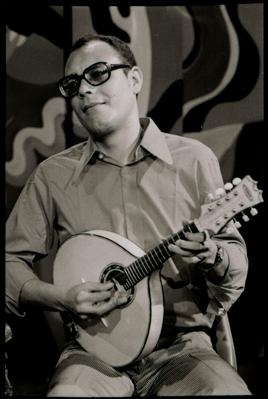 Izaías com o bandolim