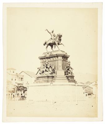 Estátua de D. Pedro I no largo do Rócio