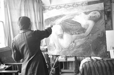 Yolanda Mohalyi, em seu atelier