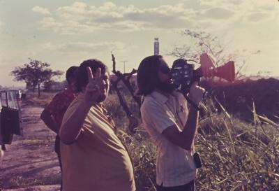 Aloísio Leite e Jorge Bodanzky filmando com a câmera Beaulieu