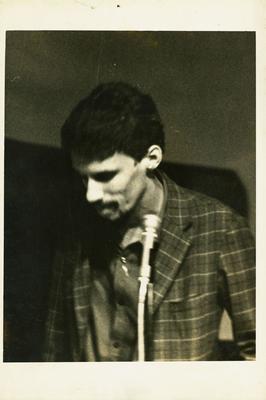 Gonzaguinha ao microfone