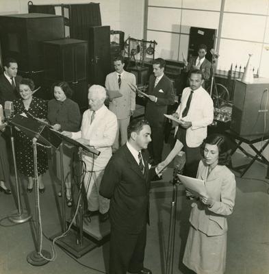 Celso Guimarães e Yara Salles ao microfone