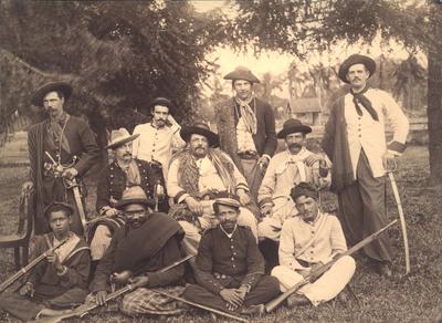 Revolucionários e seu general