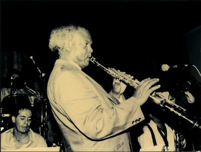 Paulo Moura com o saxofone soprano