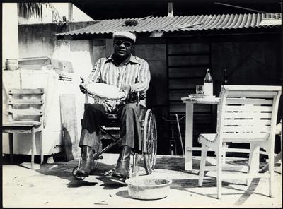 Candeia com o pandeiro