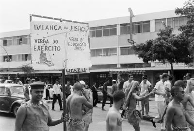 Passeata de calouros da Universidade de Brasília