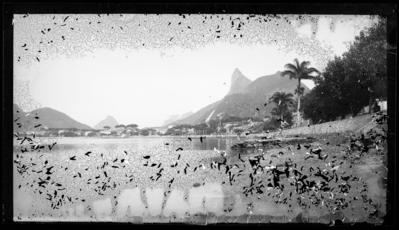 Praia de Botafogo; ao fundo, o Morro do Corcovado