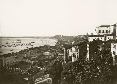 A Cidade Baixa tomada da plataforma do Elevador Lacerda