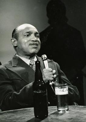 Lupicínio Rodrigues ao microfone